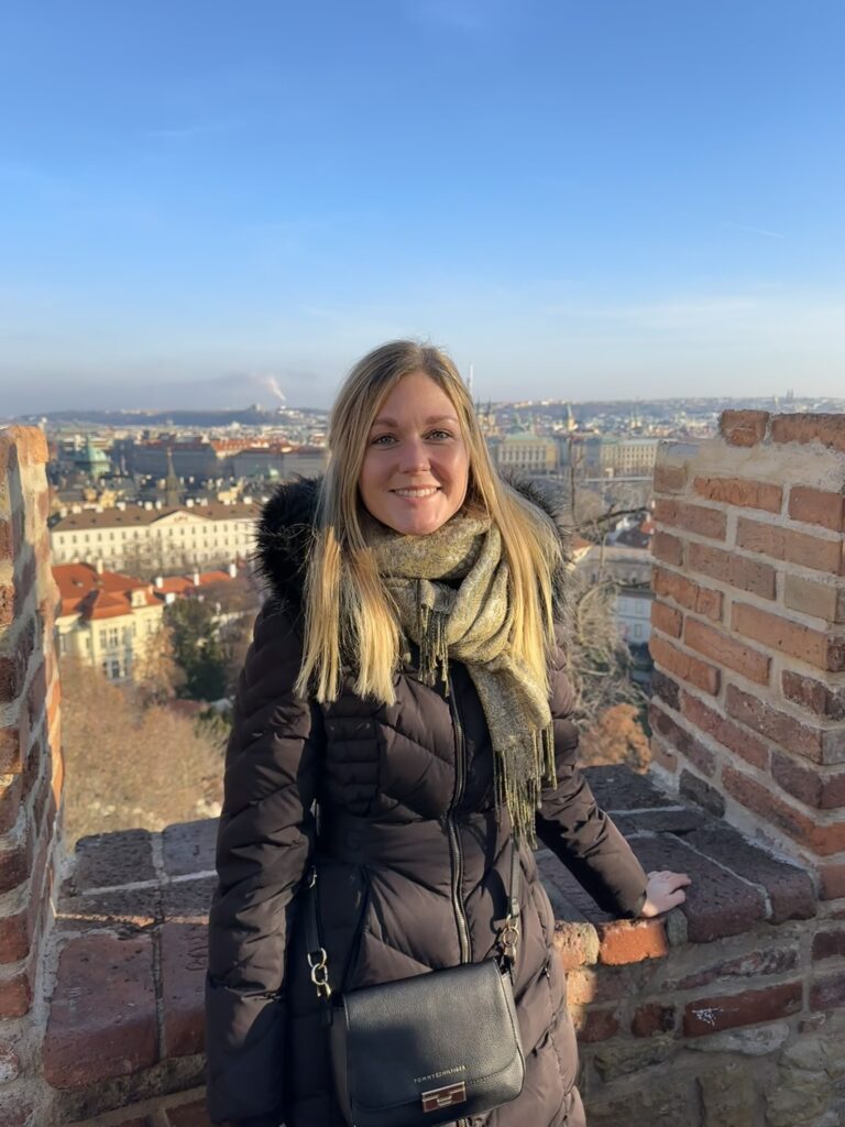 Alleinreisende Frau in Prag